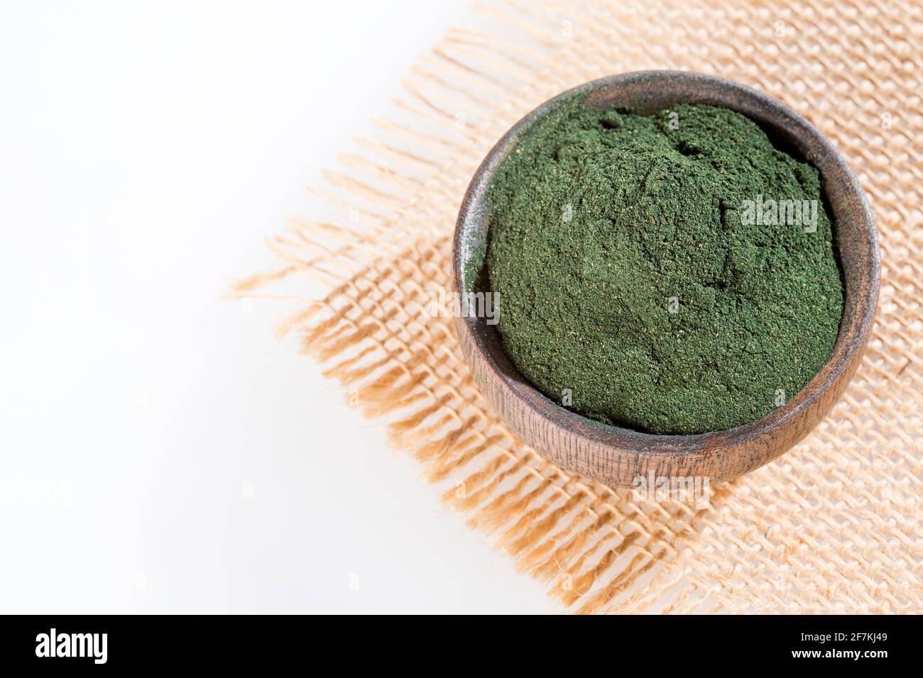 Spirulina Pulver in der Schüssel - Spirulina Stockfoto