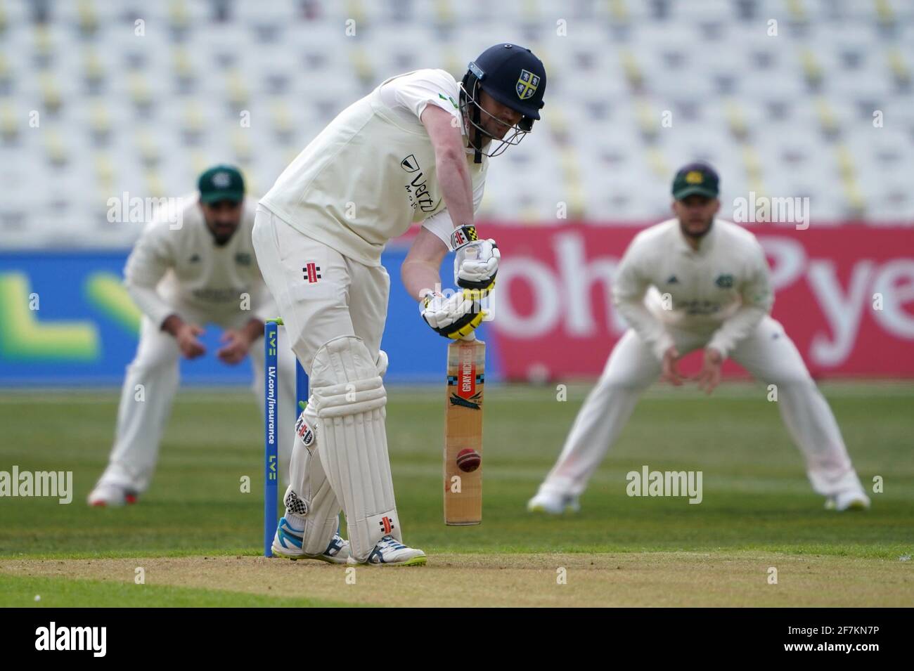 Durhums David Bedingham schlägt während des LV= Insurance County Championship-Spiels in Trent Bridge, Nottingham. Bilddatum: Donnerstag, 8. April 2021. Stockfoto