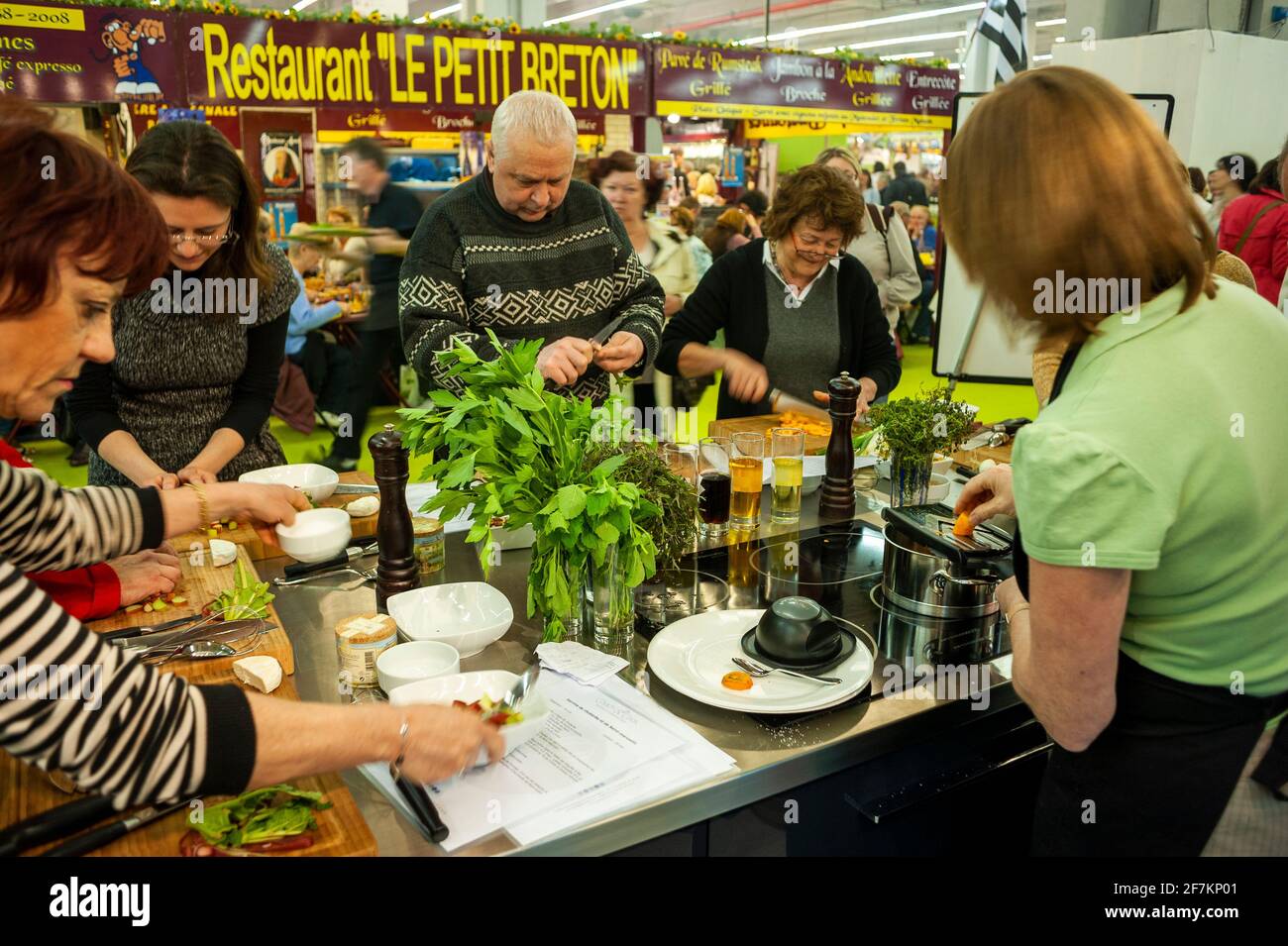 Paris, Frankreich, Group People Cooking beim French Food Festival, Messe, Foire Exposition Stockfoto