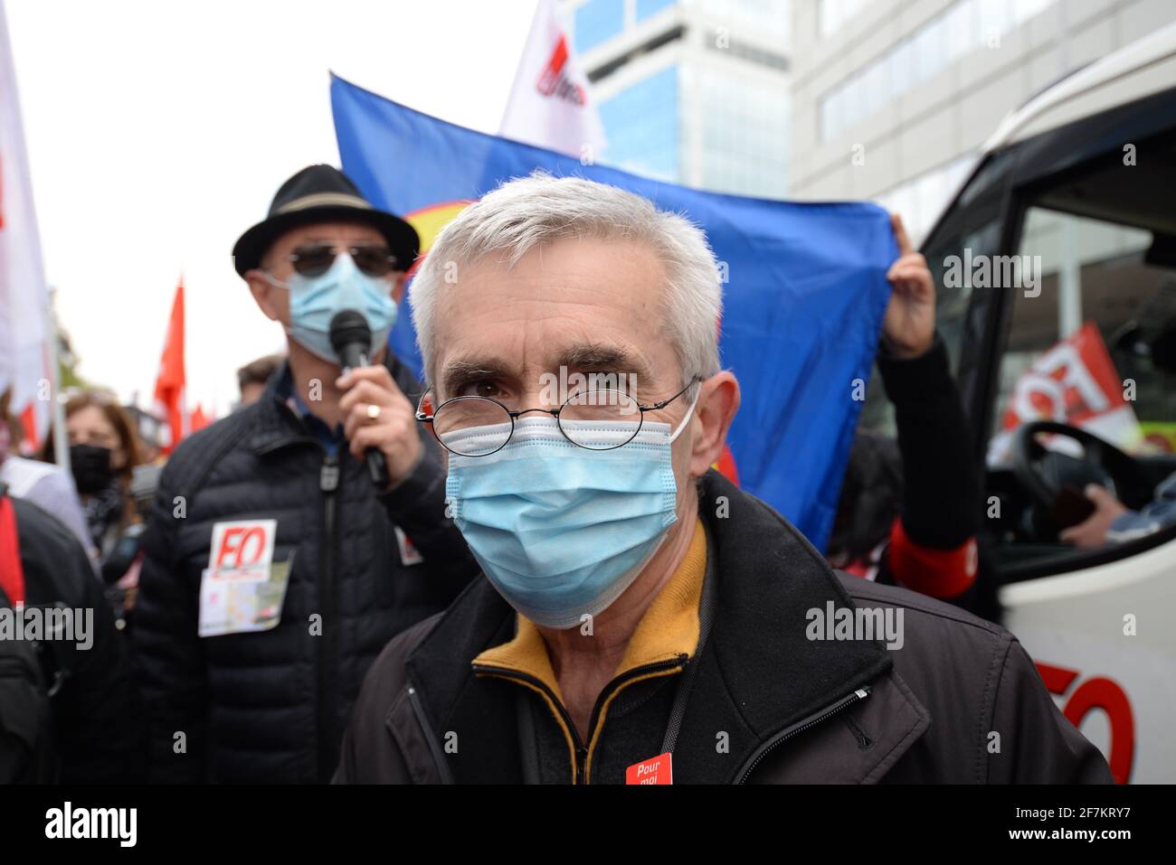 Nationale Demonstration in Paris, um 183 € für alle vom Gesundheitssystem ausgeschlossenen Mitarbeiter zu fordern. Etwa 1000 Menschen auf dem Boulevard Pasteur Stockfoto
