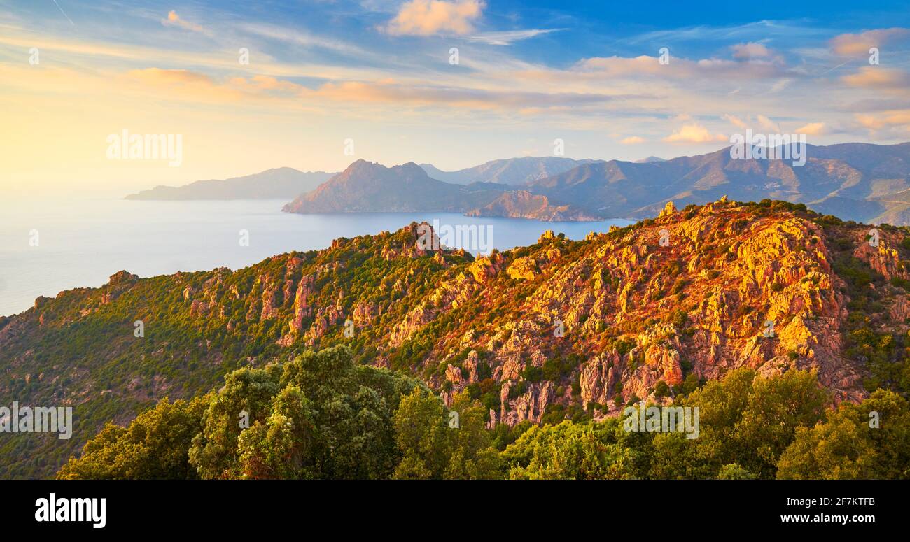 Les Calanches, vulkanische rote Gesteinsformationen, Golfe de Porto, Piana, UNESCO, Westküste, Korsika, Frankreich Stockfoto