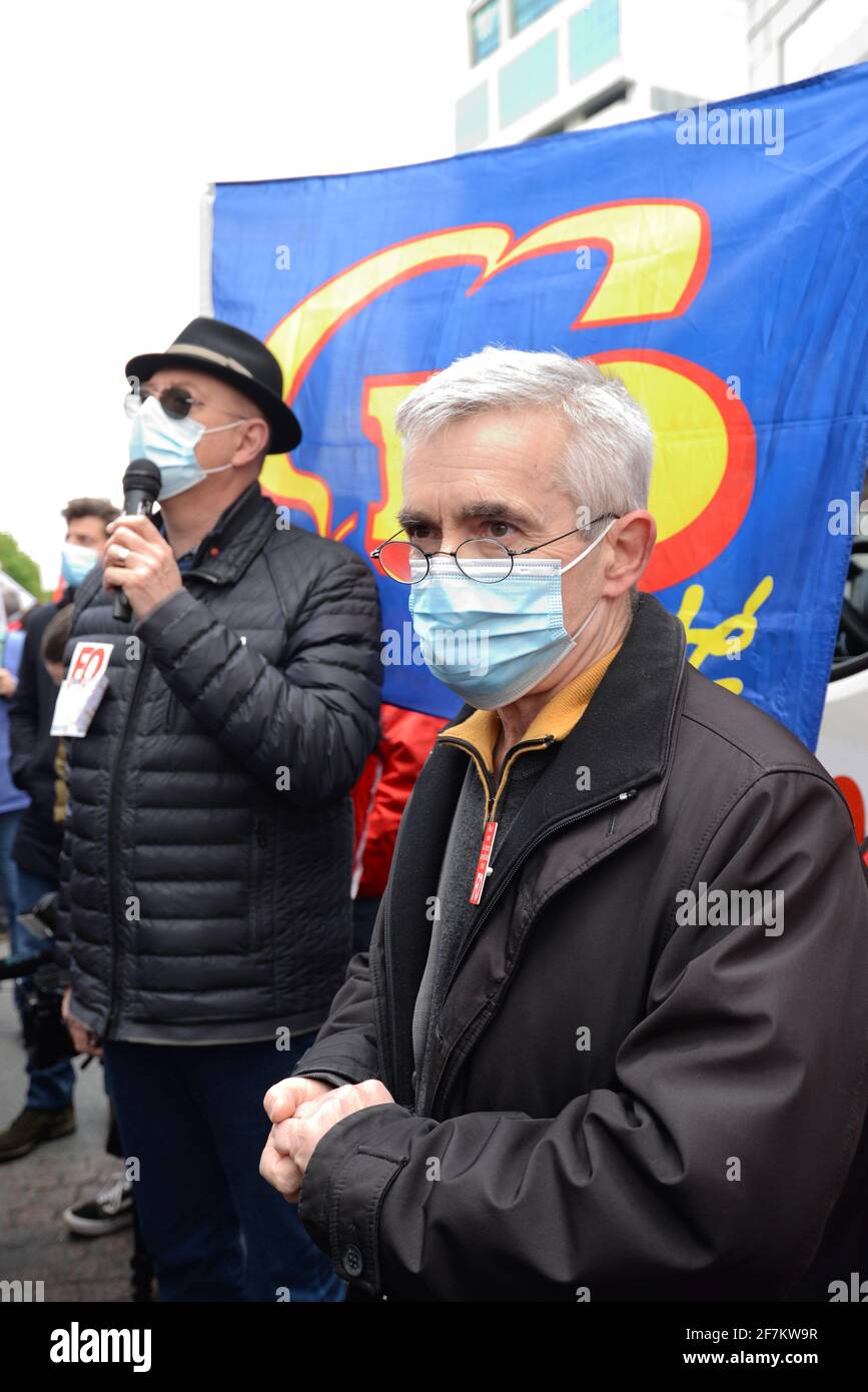 Nationale Demonstration in Paris, um 183 € für alle vom Gesundheitssystem ausgeschlossenen Mitarbeiter zu fordern. Etwa 1000 Menschen auf dem Boulevard Pasteur Stockfoto