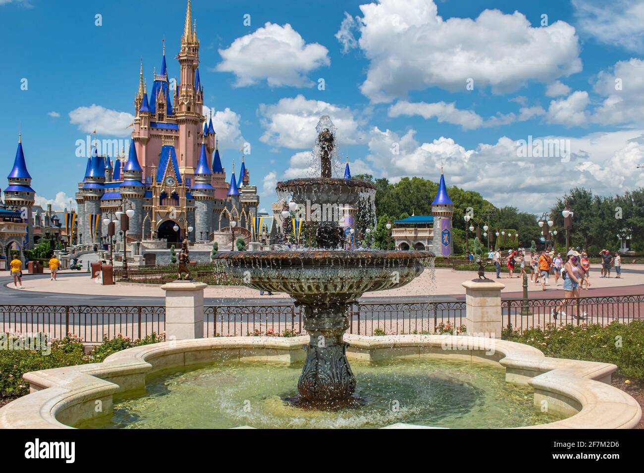 Orlando, Florida. 04. August 2020. Schöne Aussicht auf Cinderella Castle im Magic Kingdom (399) Stockfoto