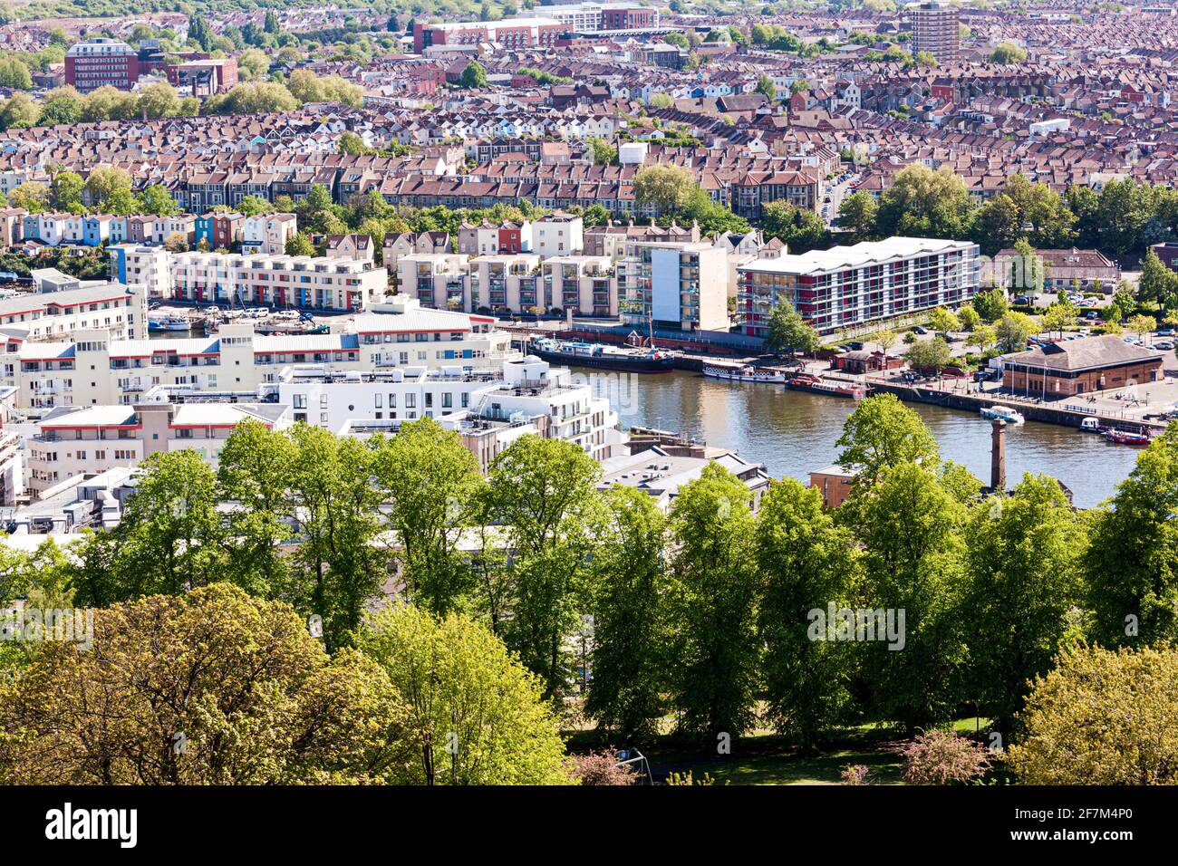 Entwicklung am Wasser bei Canons Marsh, Bristol Docks, Bristol UK - vom Cabot Tower in Brandon Hill Park, Bristol UK aus gesehen Stockfoto