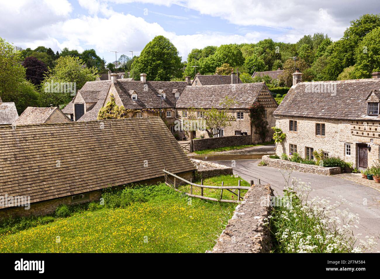 Das Cotswold-Dorf Duntisbourne leer, Gloucestershire, Großbritannien Stockfoto