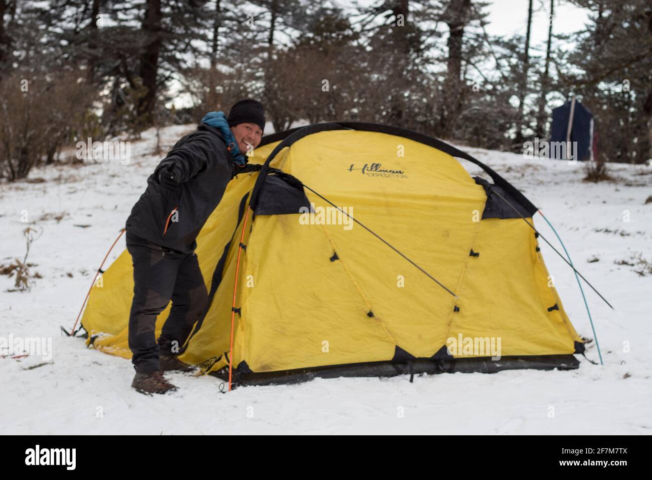 Camping im Schnee Stockfoto