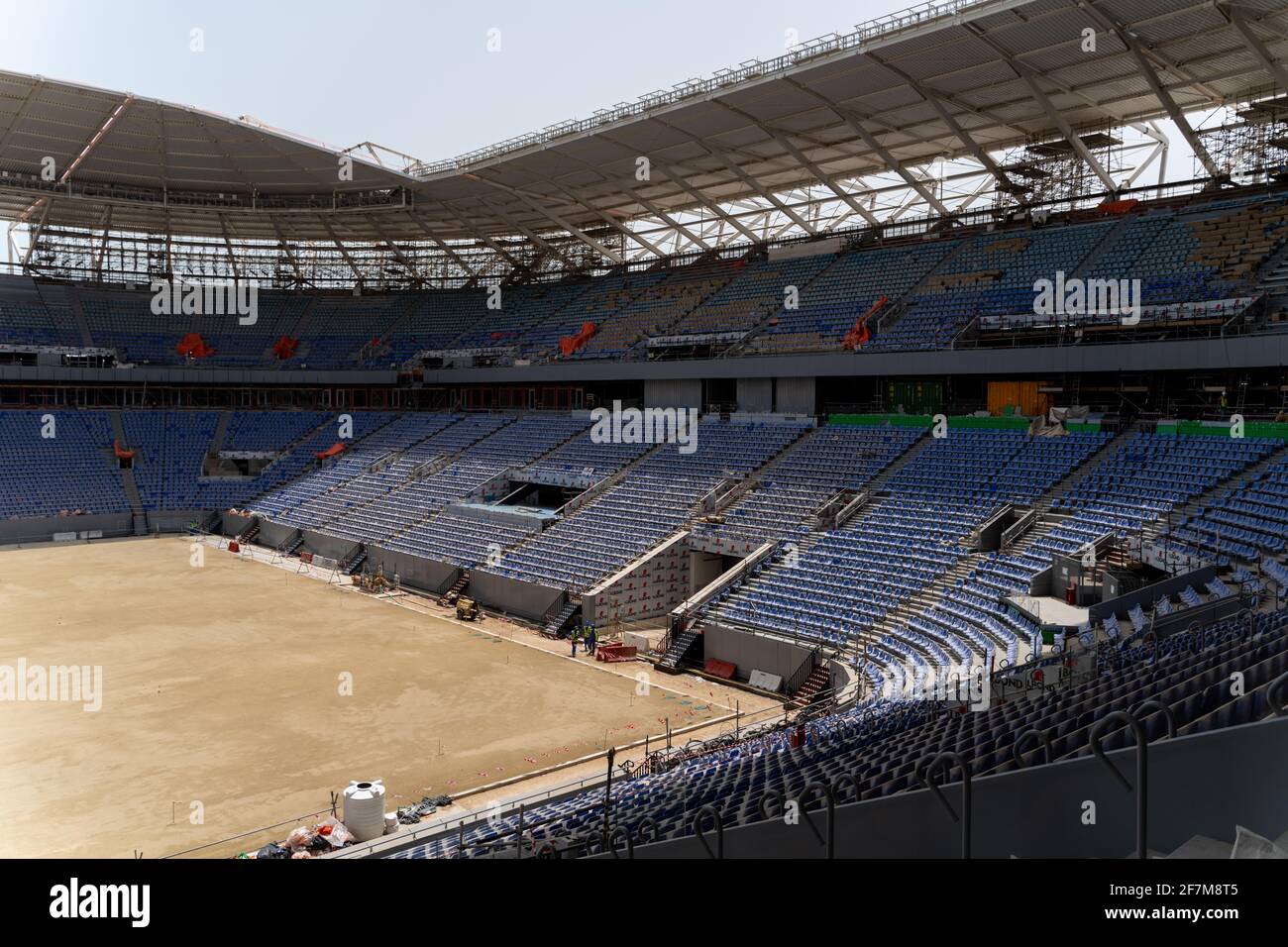 FIFA-Weltmeisterschaft 2022, Katar - das Ras Abu Aboud-Stadion wurde aus Schiffscontainern, herausnehmbaren Sitzen und anderen modularen „Bausteinen“ errichtet. Das Stadion wird nach der FIFA Fußball-Weltmeisterschaft Katar 2022 komplett abgebaut und umgenutzt. Seine Teile werden in anderen sportlichen oder nicht-sportlichen Projekten verwendet werden, um einen neuen Standard in der Nachhaltigkeit zu setzen und mutige neue Ideen in der Turnierplanung einzuführen. Stockfoto