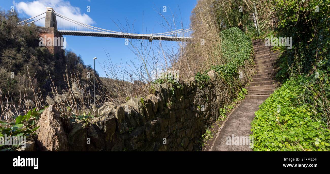 Der Zickzack-Pfad windet sich über 200 m steil nach oben Vom Fluss Avon zum Dorf Clifton in der Nähe der Clifton Suspension Bridge in Bristol, Großbritannien Stockfoto