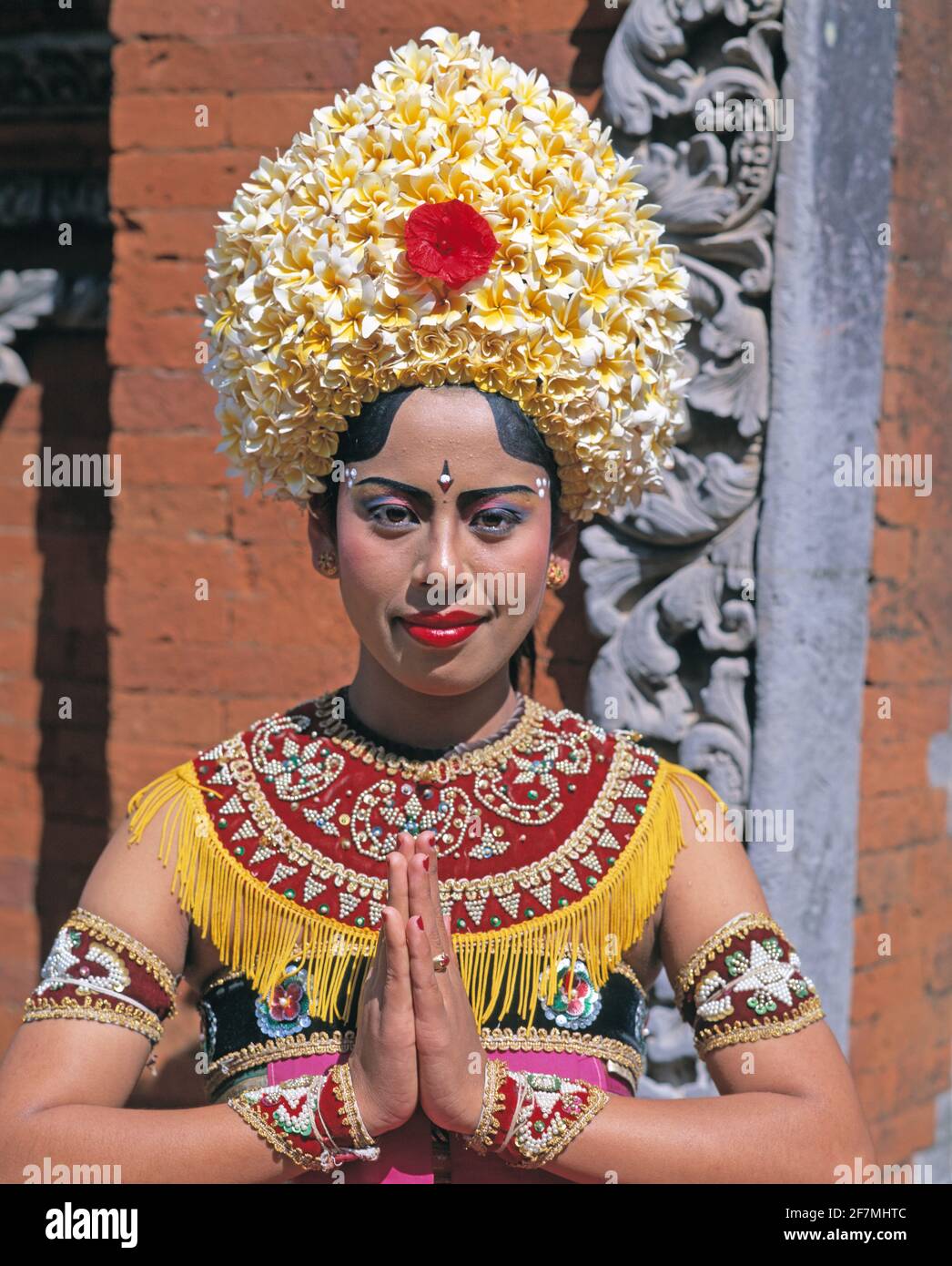 Indonesien. Bali. Porträt einer Balinesen Frau, traditionelle Tänzerin. Stockfoto