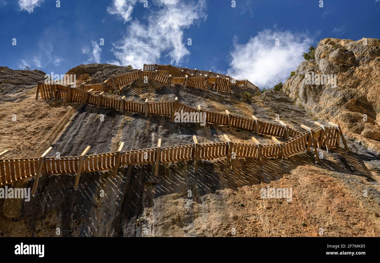 Schlucht Congost de Mont-rebei, in der Bergkette von Montsec. Montfalcó Gehwege auf der aragonesischen Seite der Schlucht (Huesca, Aragon, Spanien, Pyrenäen) Stockfoto