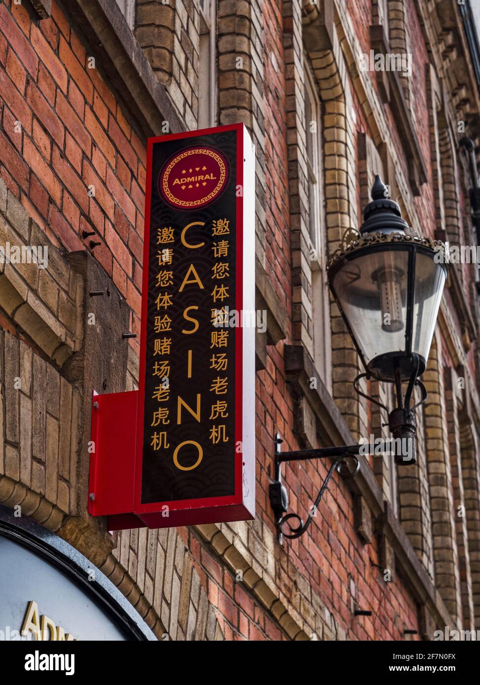 Admiral Casino Zeichen in Englisch und Chinesisch. Stockfoto