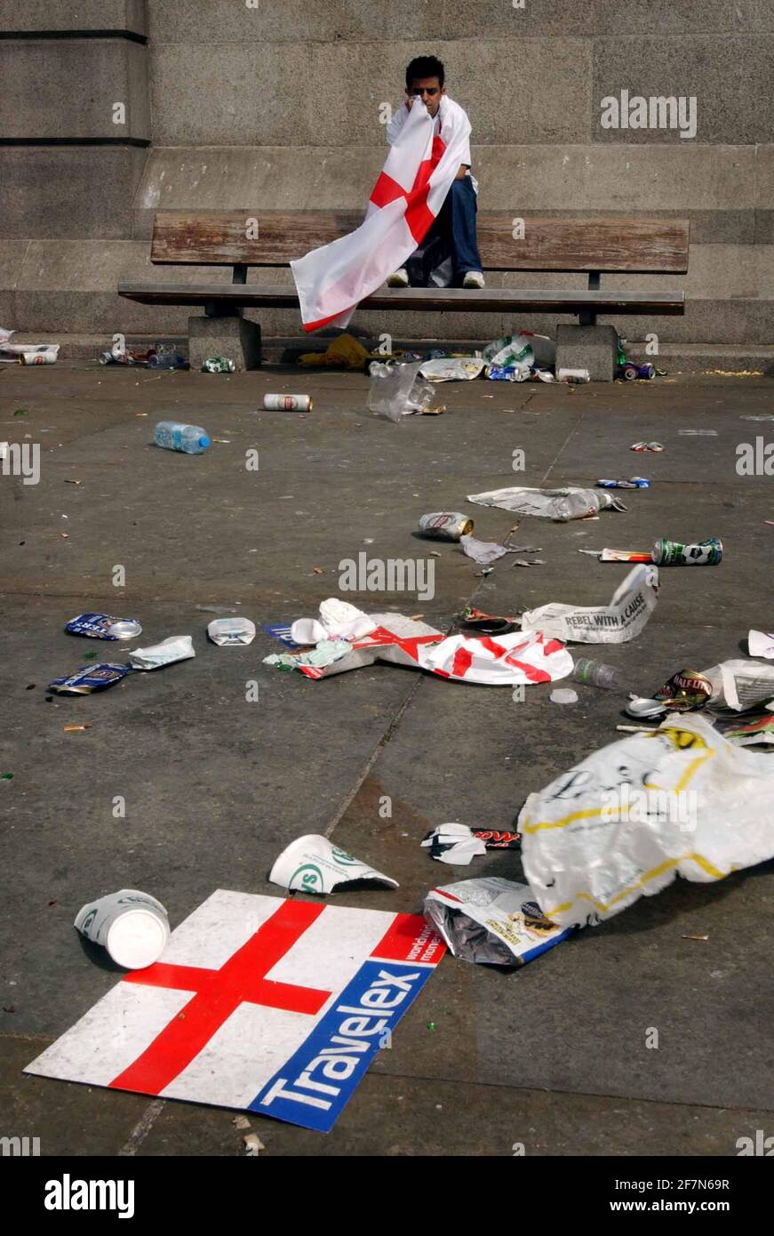 ENGLAND VERLIERT GEGEN BRASILIEN,TRAFALGAR SQ,20. JUNI 2002 PILSTON Stockfoto