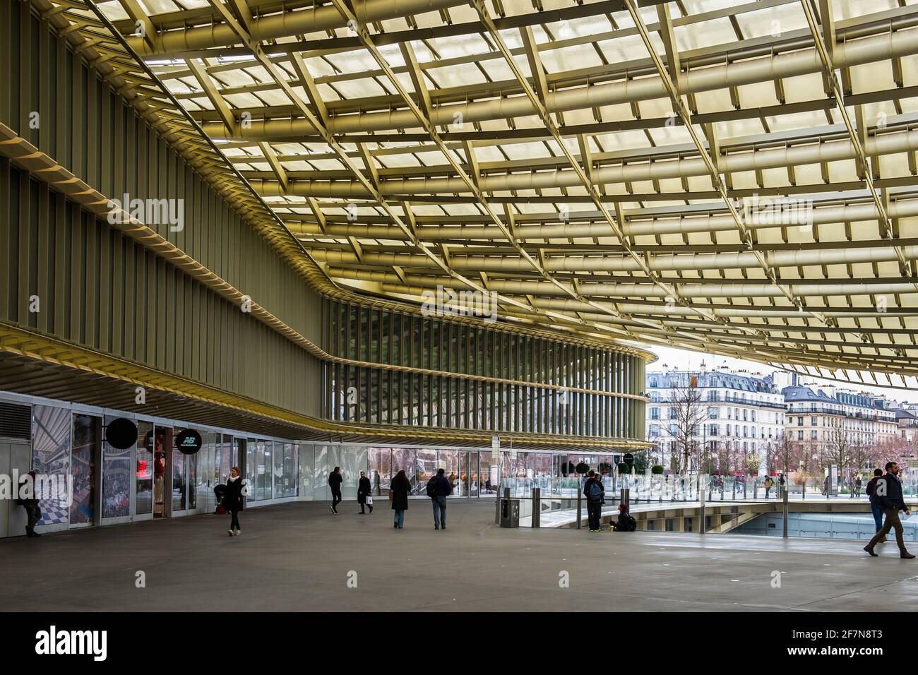 Paris, Frankreich, 2020. Februar, Blick auf das Westfield Forum des Halles auf Straßenniveau Stockfoto