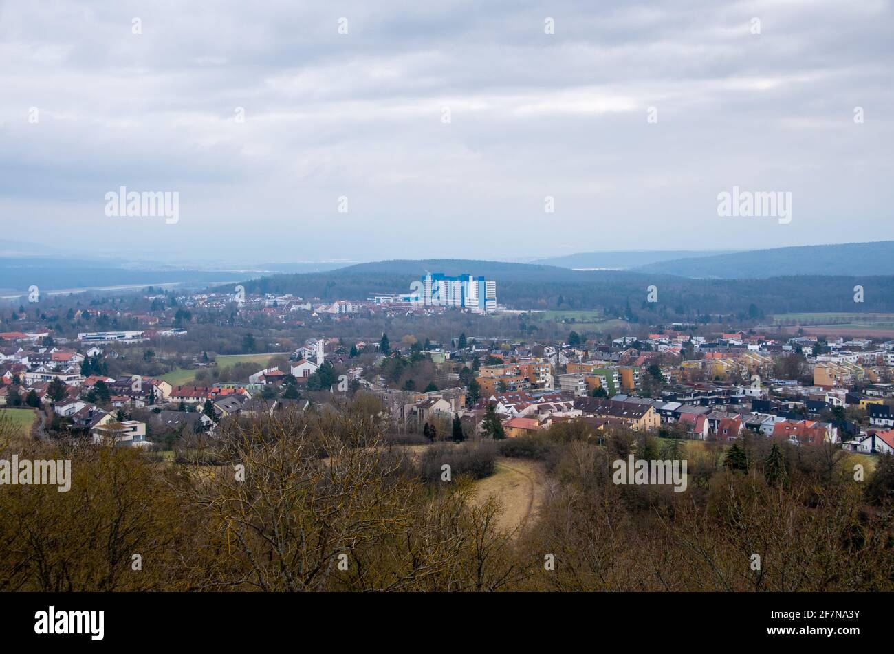 Blick auf die Weltkulturerbe-Stadt Bamberg auf einer Sonniger Wintertag mit dem bamberger Krankenhaus in der Mitte Stockfoto