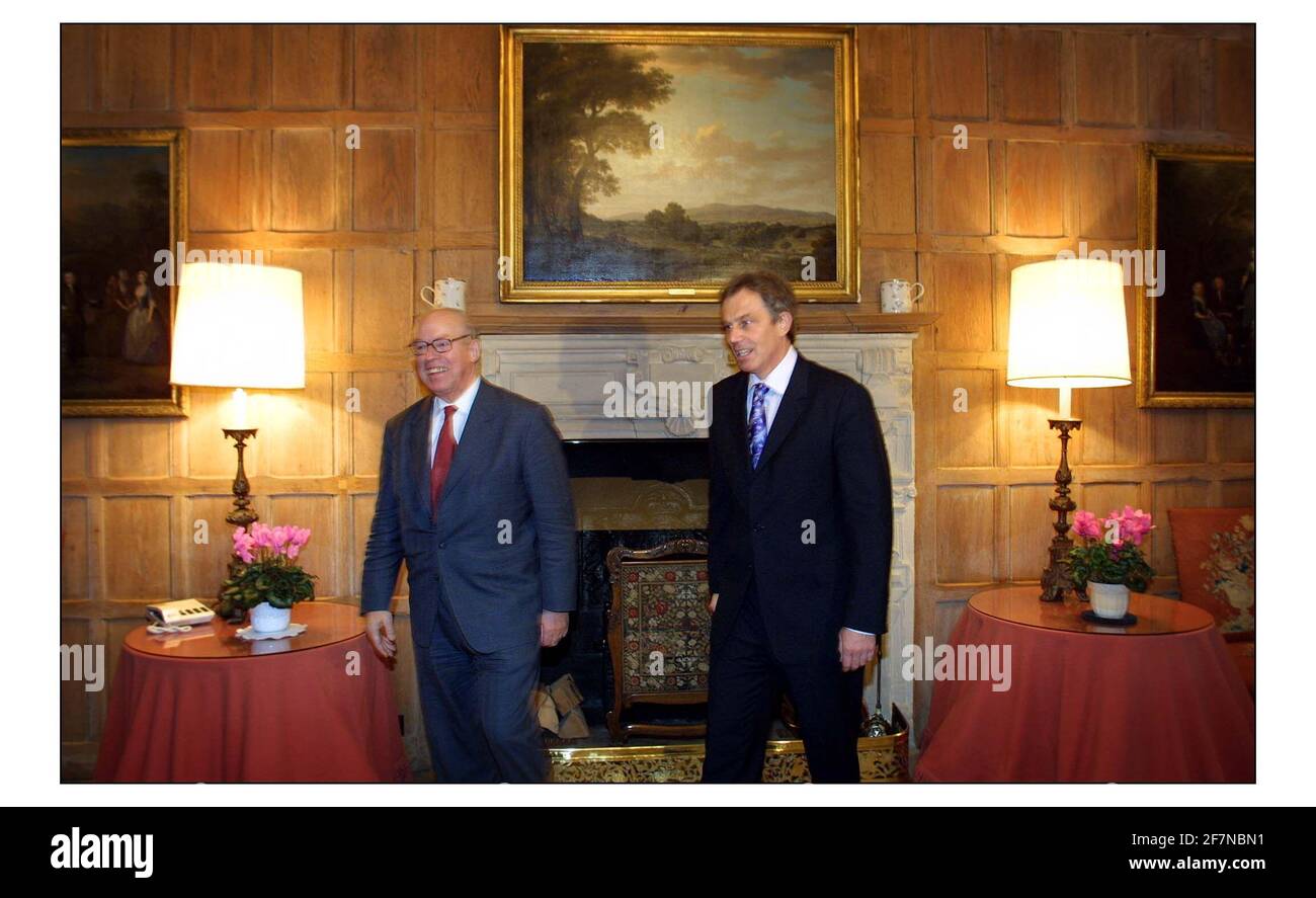 Der britische Premierminister Tony Blair trifft den UN-Waffeninspektor Hans Blix bei Chequers.pic David Sandison 17/1/2003 Stockfoto