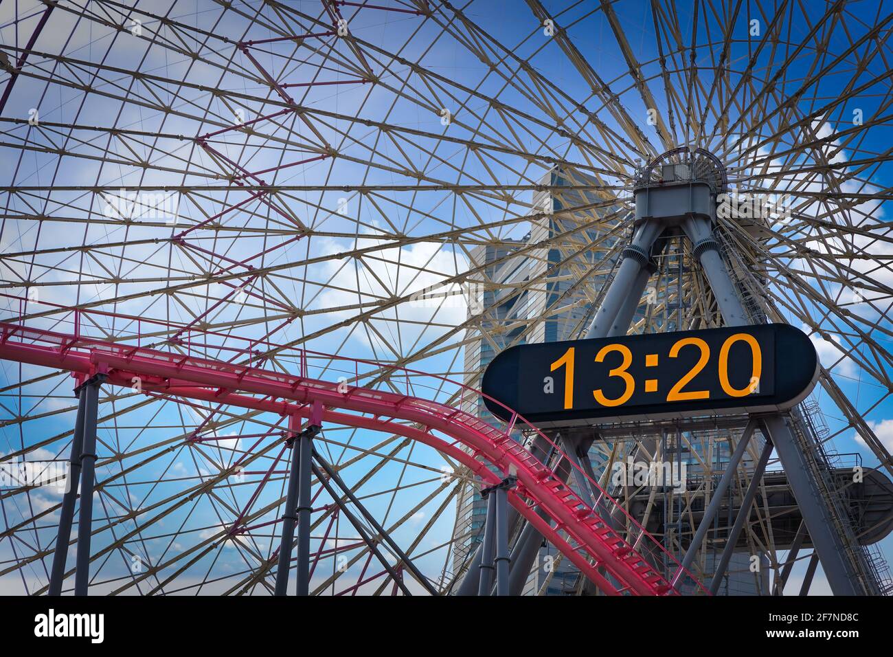 Die Cosmo Clock 21 im Stadtzentrum von Yokohama, Japan. Stockfoto