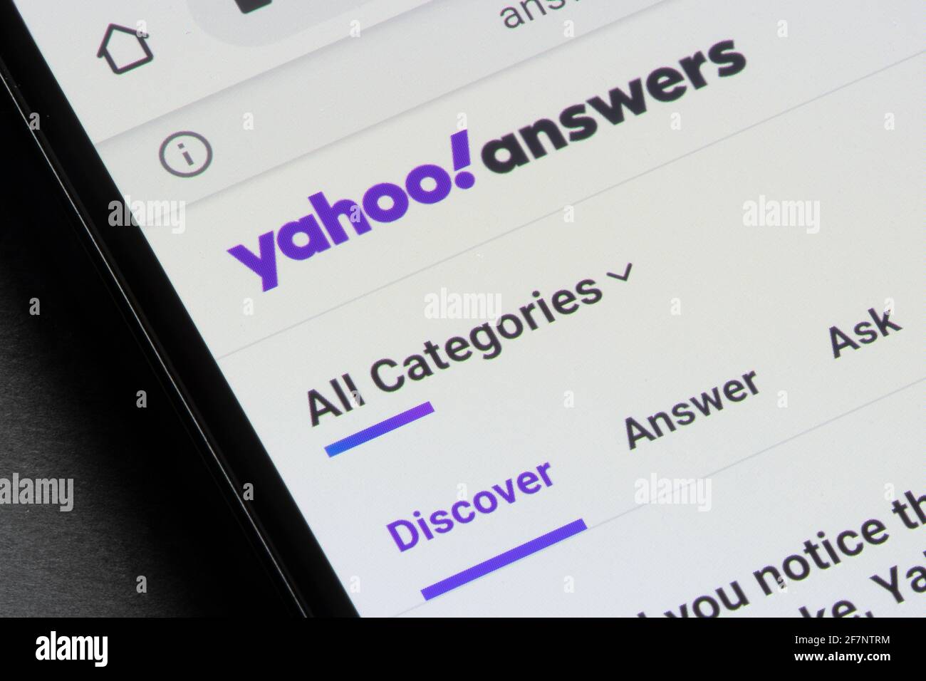 Die Homepage von Yahoo Answers wird am 8. April 2021 auf einem Smartphone angezeigt. Yahoo Answers, eine der am längsten laufenden und am häufigsten genutzten Web-Q&A-Plattformen... Stockfoto