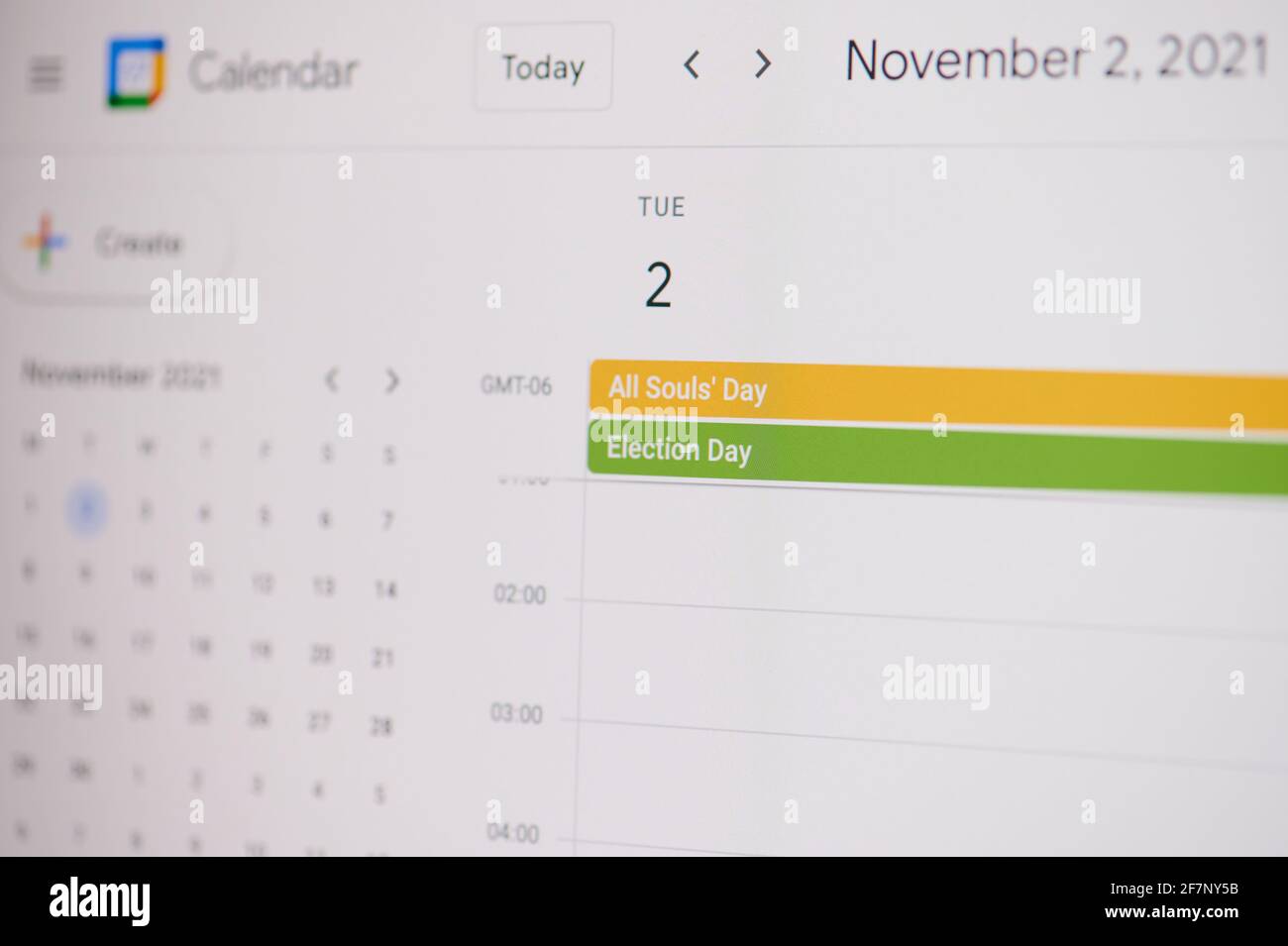 New york, USA - 17. Februar 2021: All Soul Day 2. november auf google Kalender auf Laptop-Bildschirm Nahaufnahme. Stockfoto