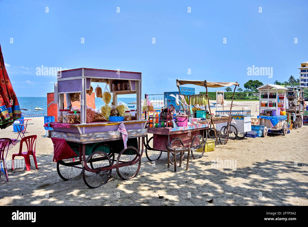 Vintage Food Carts stehen am Strand als Neuheit an. Pattaya, Thailand, Südostasien. Stockfoto