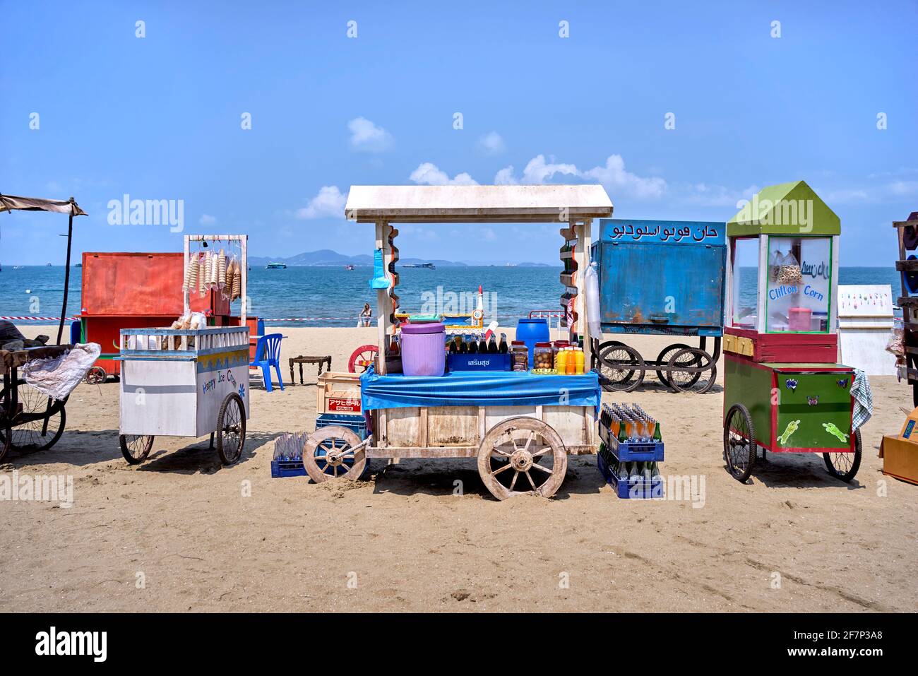 Vintage Food Carts stehen am Strand als Neuheit an. Pattaya, Thailand, Südostasien. Stockfoto
