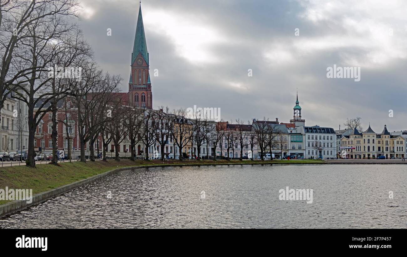Schwerin, Mecklenburg-Vorpommern, Deutschland - 18. Januar 2020: Panorama von Schwerin, der Hauptstadt des Landes Mecklenburg-Vorpommern, mit dem PF Stockfoto