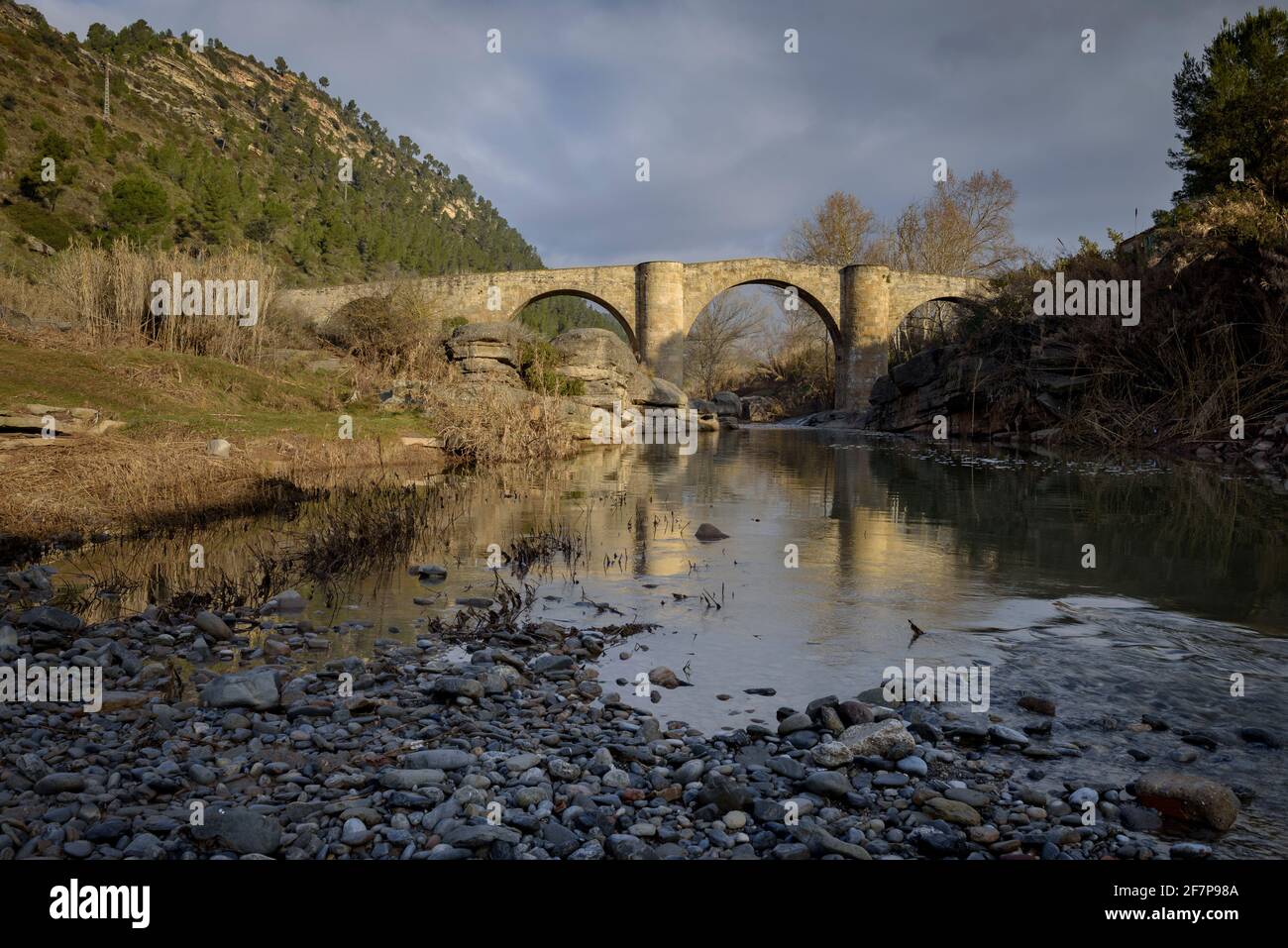 El Pont de Vilomara mittelalterliche Brücke über den Fluss Llobregat (Provinz Barcelona, Katalonien, Spanien) ESP: El puente medieval de El Pont de Vilomara Stockfoto