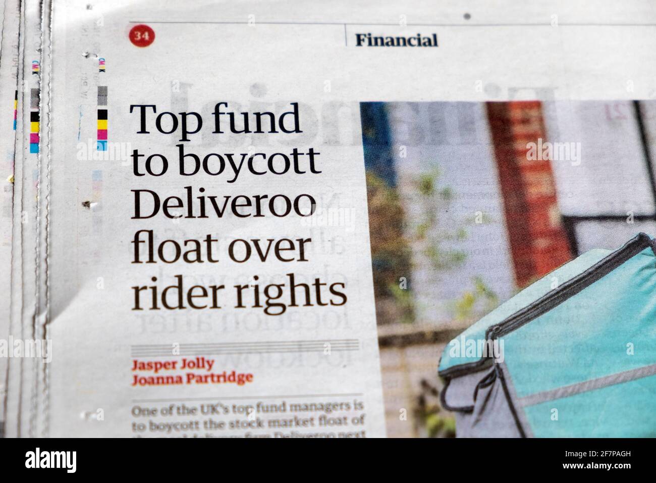 Zeitung „Top Fund to Boykott Deliveroo float over Rider Rights“ Artikel auf der Titelseite in Guardian 25. März 2021 London England, Großbritannien Stockfoto