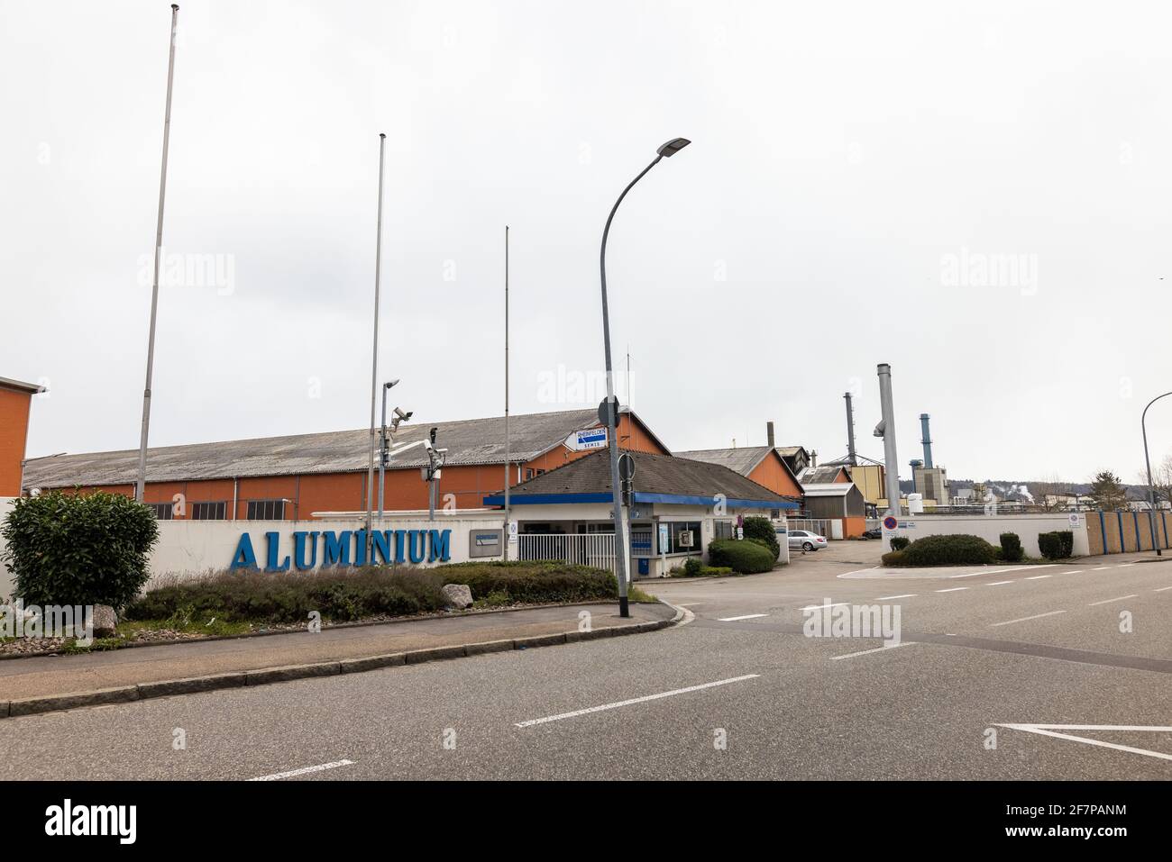 Rheinfelden, Deutschland. April 2021. Der Schriftzug „Aluminium“ ist
