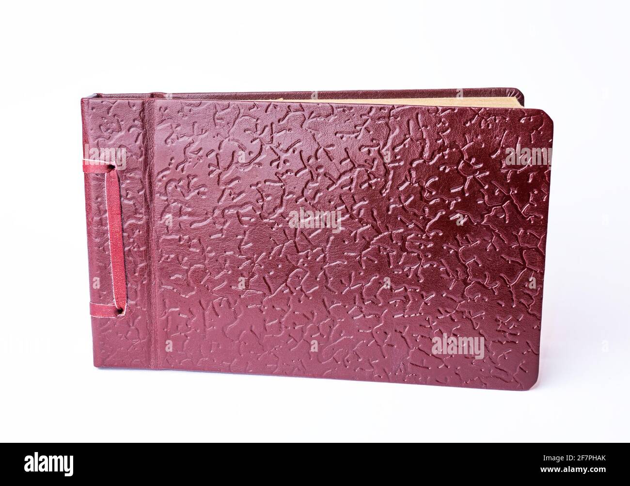 Vintage braunes Leder texturierte Fotoalbum auf weißem Hintergrund isoliert Stockfoto