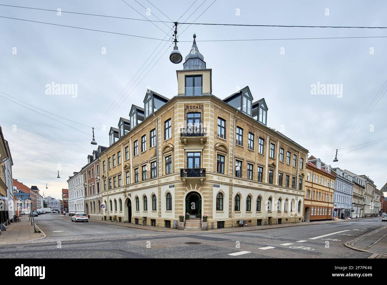 Wunderschöne braune Gebäudestruktur mit Details Stockfoto
