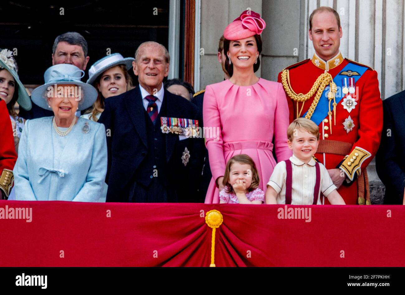 Buckingham Palace hat bekannt gegeben, dass Prinz Philip, der Herzog von Edinburgh, im Alter von 99 Jahren verstorben ist - AKTE - Britische Königsfamilie bei Trooping the Color Queen Elizabeth, der Prinz von Wales Charles, die Herzogin von Cornwall Camilla, der Herzog und die Herzogin von Cambridge, Prinz George, Prinzessin Charlotte, Prinz Andrew und Prinzessin Anne bei der jährlichen Trooping die Farbe ist zu Ehren des offiziellen Geburtstages der Königinnen in London, Großbritannien am 17. Juni 2017. Foto von Robin Utrecht/ABACAPRESS./Alamy Live News Stockfoto