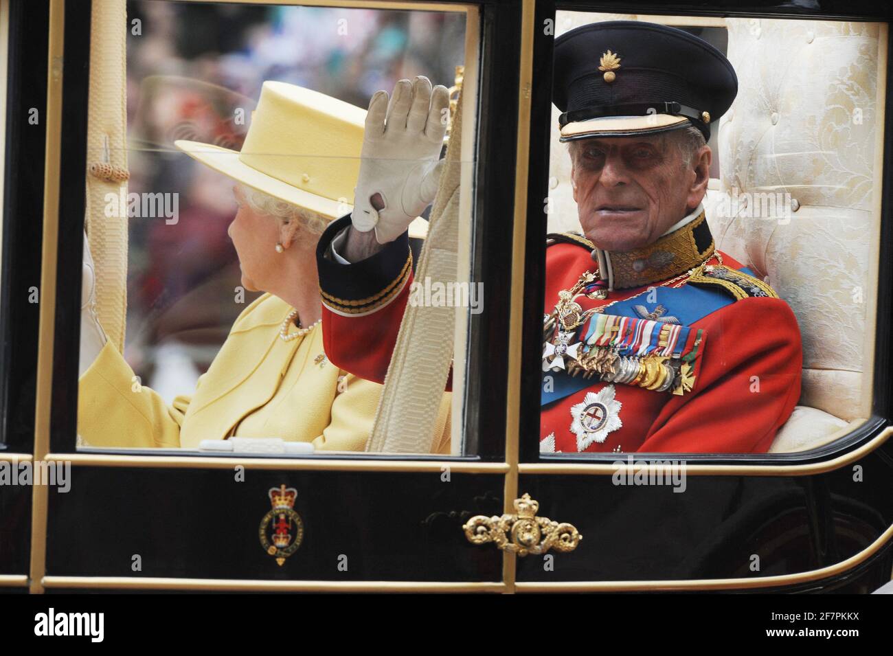 Buckingham Palace hat angekündigt, dass Prinz Philip, der Herzog von Edinburgh, im Alter von 99 Jahren verstorben ist - DATEI - Queen Elizabeth II. Und Prinz Philip Duke of Edinburgh auf ihrem Weg von Westminster Abbey zum Buckingham Palace nach der Hochzeit von Prinz William mit Kate Middleton in London, Großbritannien am 29. April 2011. Foto von Thierry Orban/ABACAPRESS./Alamy Live News Stockfoto