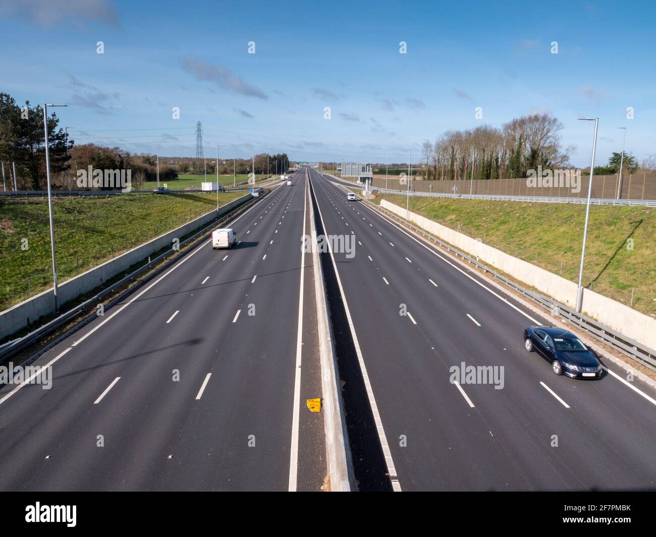 Die zweispurige A14 und die Bundesstraße bei Histon Cambridgeshire Großbritannien mit geringem Verkehrsaufkommen Stockfoto