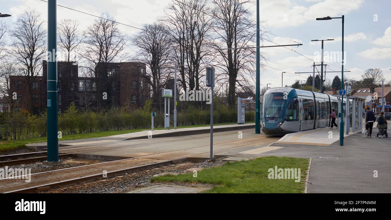 Die Straßenbahn hielt an der Haltestelle University Boulevard Stockfoto