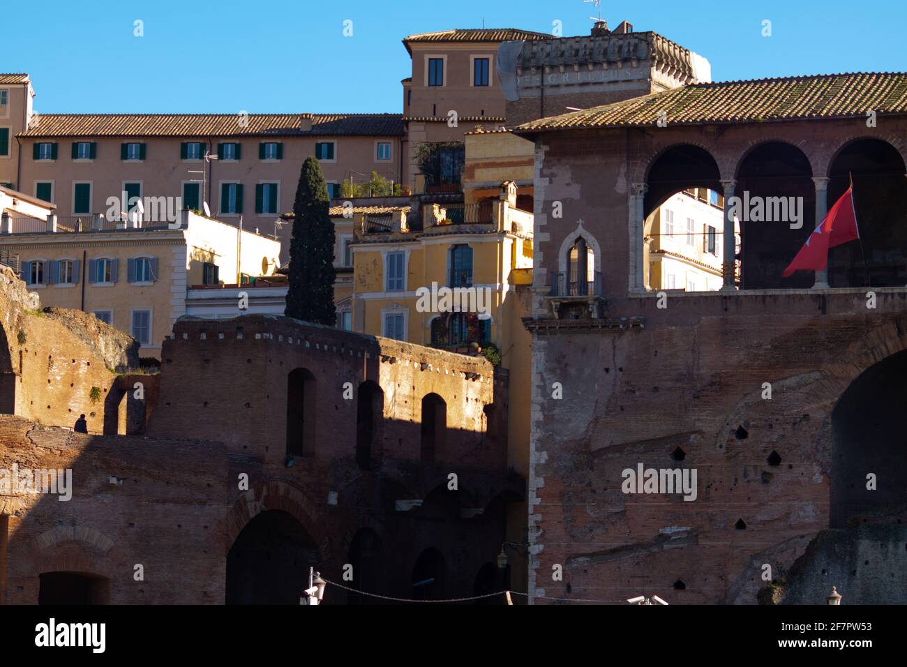 Die Kirche San Giovanni Battista dei Cavalieri di Rodi und der Glockenturm Ordinariato Militare per l'Italia. Rom, Italien Stockfoto