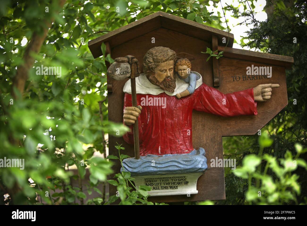 St. Christopher zeigt uns den Weg Stockfoto
