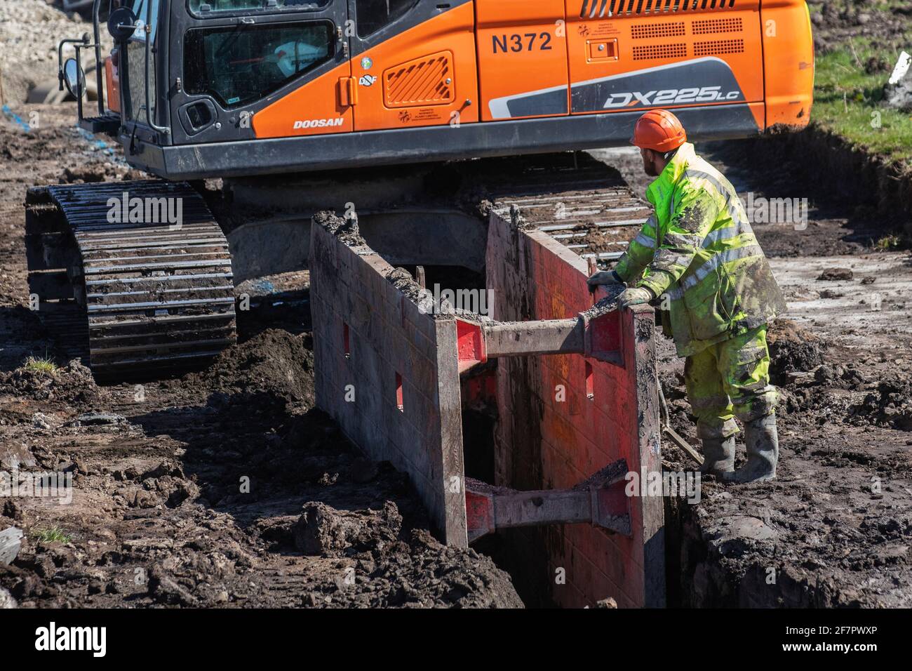 Farington Mews - Keepmoat Häuser Entwicklung in Chorley. Bauherren beginnen mit dem Bau dieser großen neuen Wohnsiedlung. Stockfoto