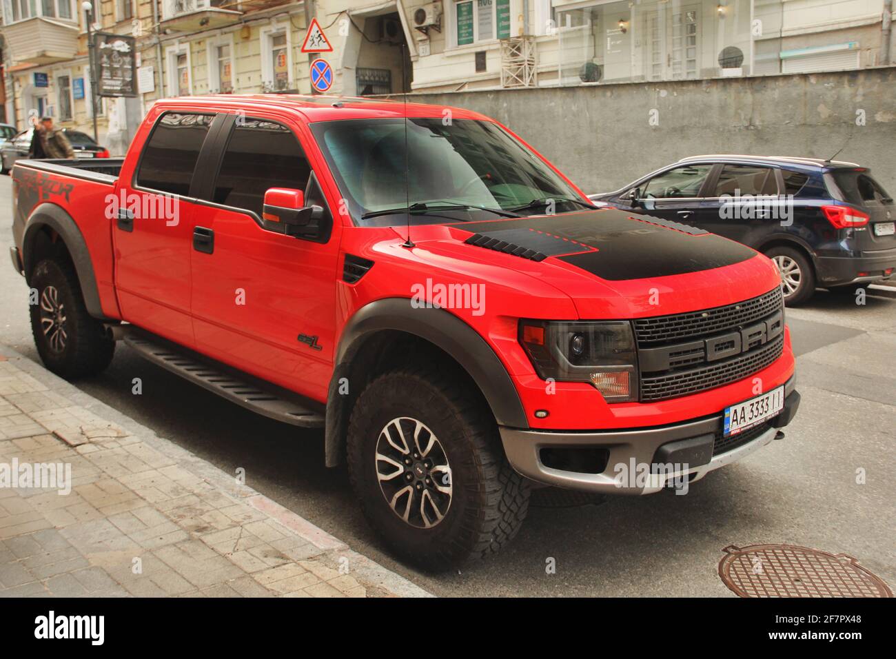 Kiew, Ukraine - 3. Mai 2019: Ein großer Ford Raptor SUV in der Stadt Stockfoto