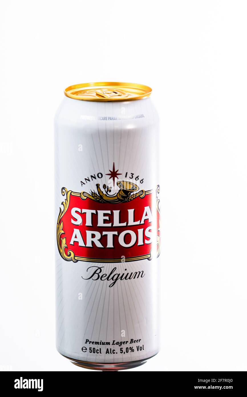 Großartiges belgisches Bier - Stella Artois. Belgium Premium Lager Bierkan.  Studio Fotoshooting in Bukarest, Rumänien, 2020 Stockfotografie - Alamy