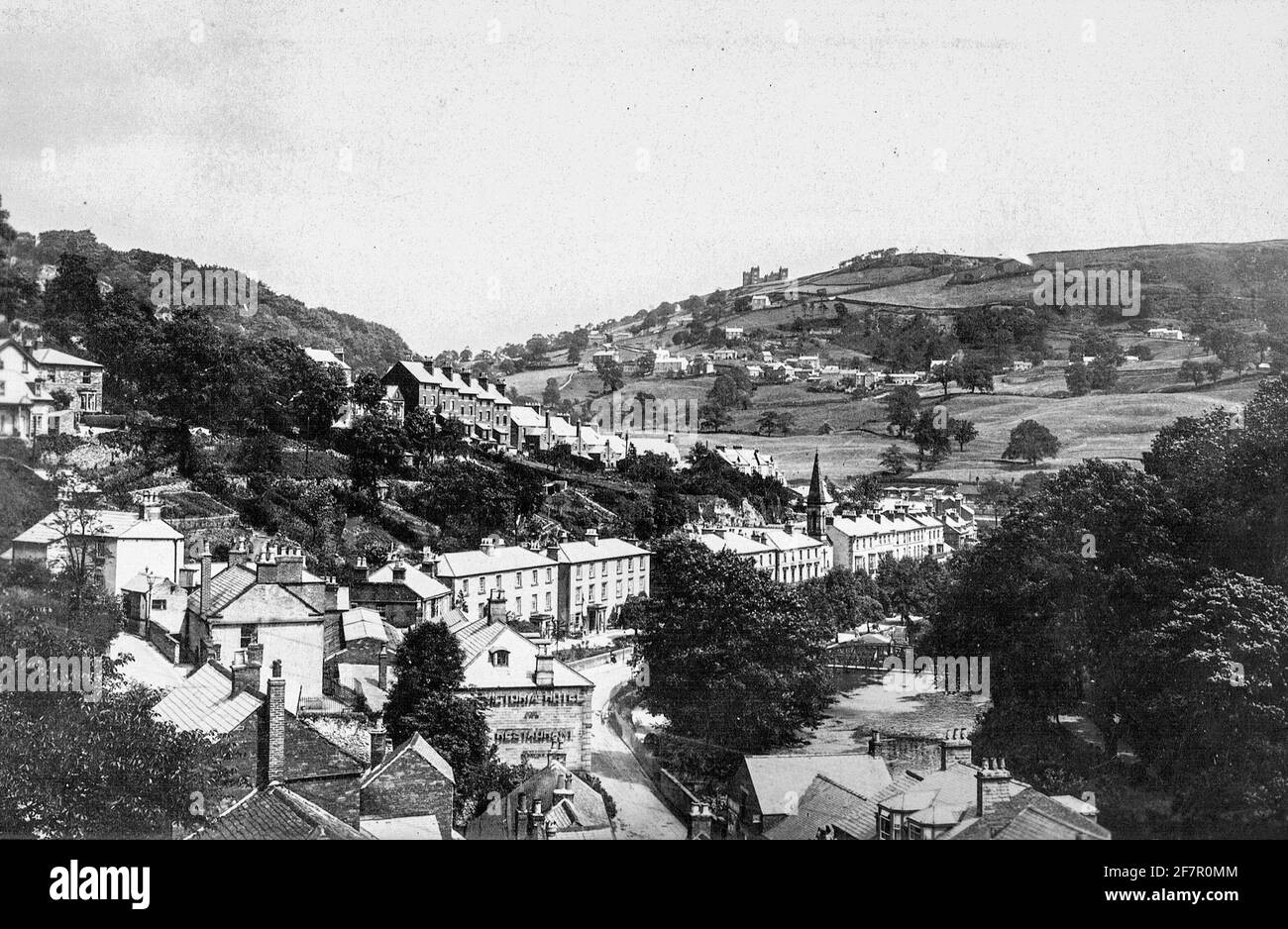 Schwarz-Weiß-Archivfoto von Matlock Bath ein Dorf im Derbyshire Peak District England, das Anfang des 20. Jahrhunderts aufgenommen wurde. Stockfoto
