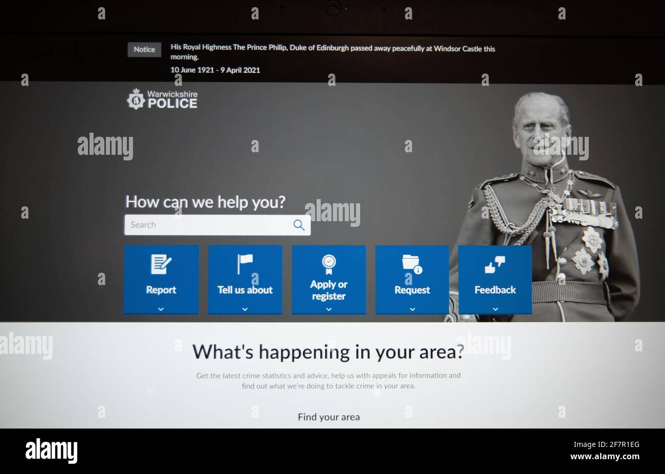 Warwickshire, Großbritannien. April 2021. Die Polizei von Warwickshire würdigte den verstorbenen Prinzen Philip, Herzog von Edinburgh, der heute Morgen im reifen Alter von 99 Jahren vorbeiging, indem sie ihre Social-Media-Themen in Schwarz änderte und Fotos des verstorbenen Prinzen auf ihrer Website einstellte. Kredit: Ryan Underwood/Alamy Live Nachrichten Stockfoto