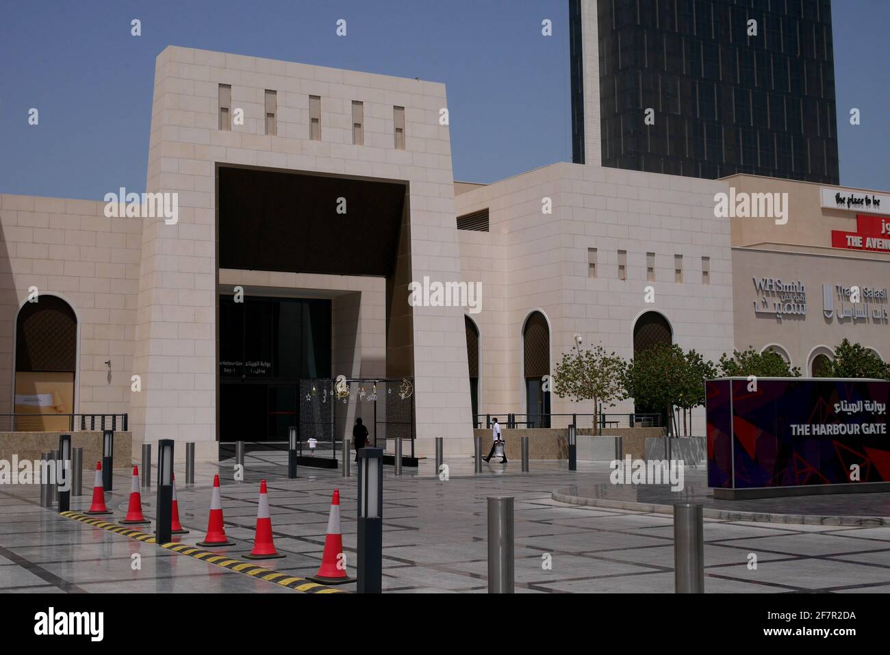 Eingang zum Harbour Gate zur Avenues Mall, gelegen an der Bucht von Bahrain, Manama, Königreich Bahrain Stockfoto