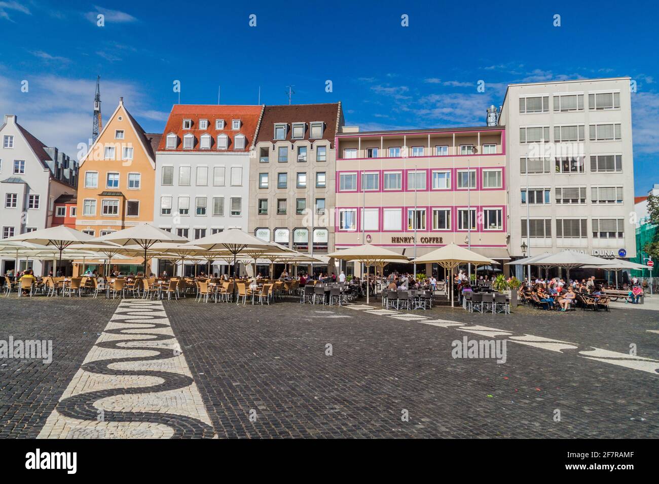 AUGSBURG, DEUTSCHLAND - 16. SEPTEMBER 2016: Blick auf den Rathausplatz in Augsburg Stockfoto