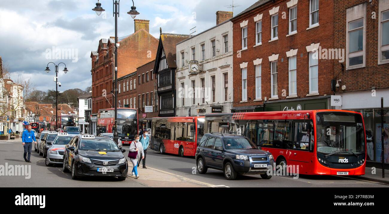 Salisbury, Wiltshire, England, Großbritannien. 2021. Taxistand im Stadtzentrum dieses berühmten Wiltshire Place während der covid epidemischen Periode. Stockfoto