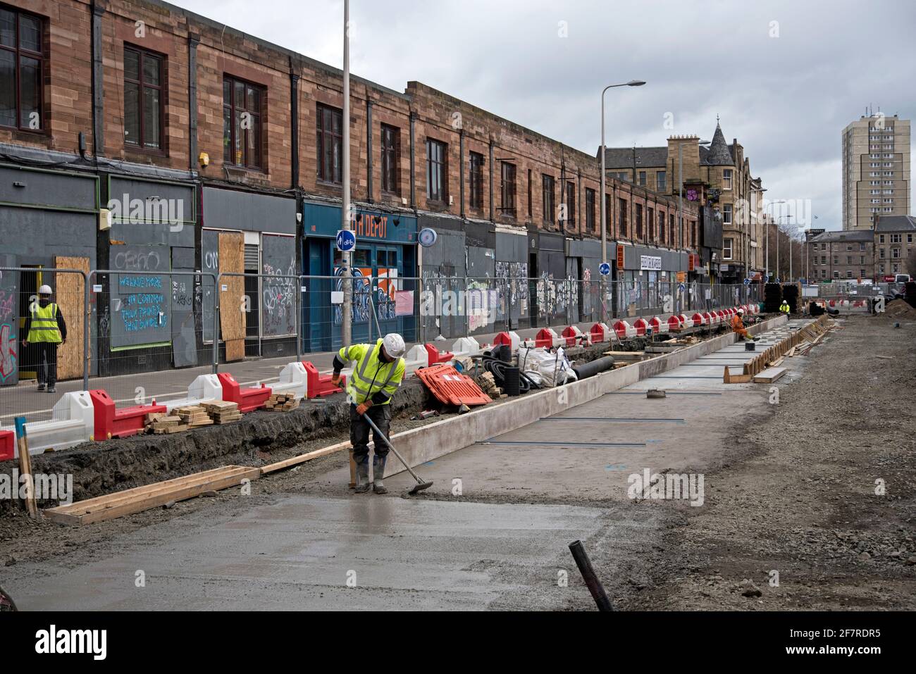 In Leith Walk werden Bauarbeiten für die Erweiterung des Straßenbahnsystems von Edinburgh nach Newhaven durchgeführt. Stockfoto