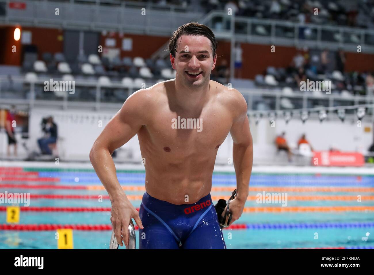 EINDHOVEN, NIEDERLANDE - 9. APRIL: Arno Kamminga aus den Niederlanden nach einem neuen nationalen Rekord beim 50-m-Brustschlagefinale der Männer während des Eindhoven Qualifyings am 9. April 2021 in Eindhoven, Niederlande (Foto: Marcel ter Bals/Orange Picles) Stockfoto