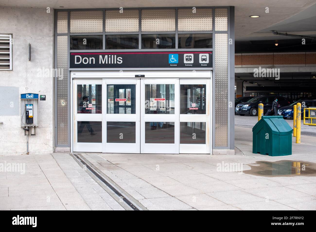 Eingang zur U-Bahnstation Don Mills. Die Station gehört der Toronto Transit Commission in Toronto, Kanada Stockfoto
