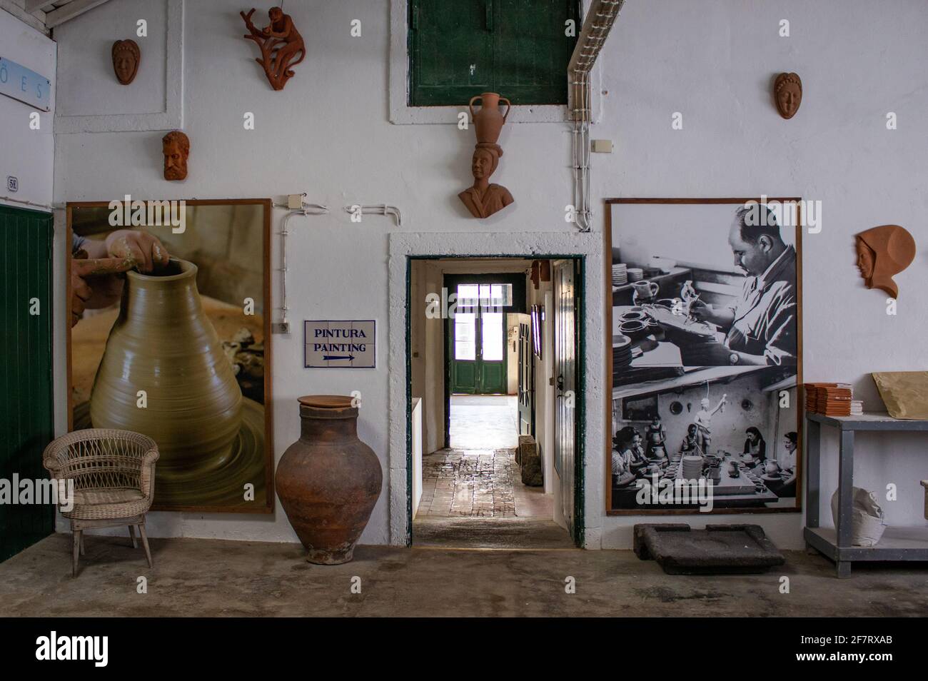 Keramikherstellung Besuch, Azoren Reiseziel, traditionelle Industrie. Stockfoto