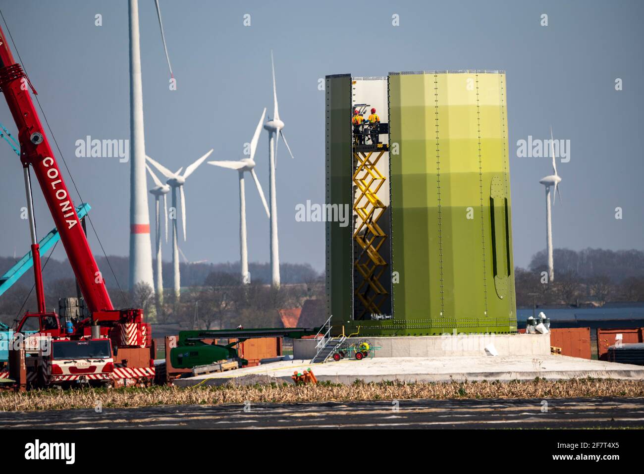Bau einer Windkraftanlage, Stahlsäule von Enercon, bei Kerken, Kreis Kleve, am Niederrhein, NRW, Deutschland, Stockfoto