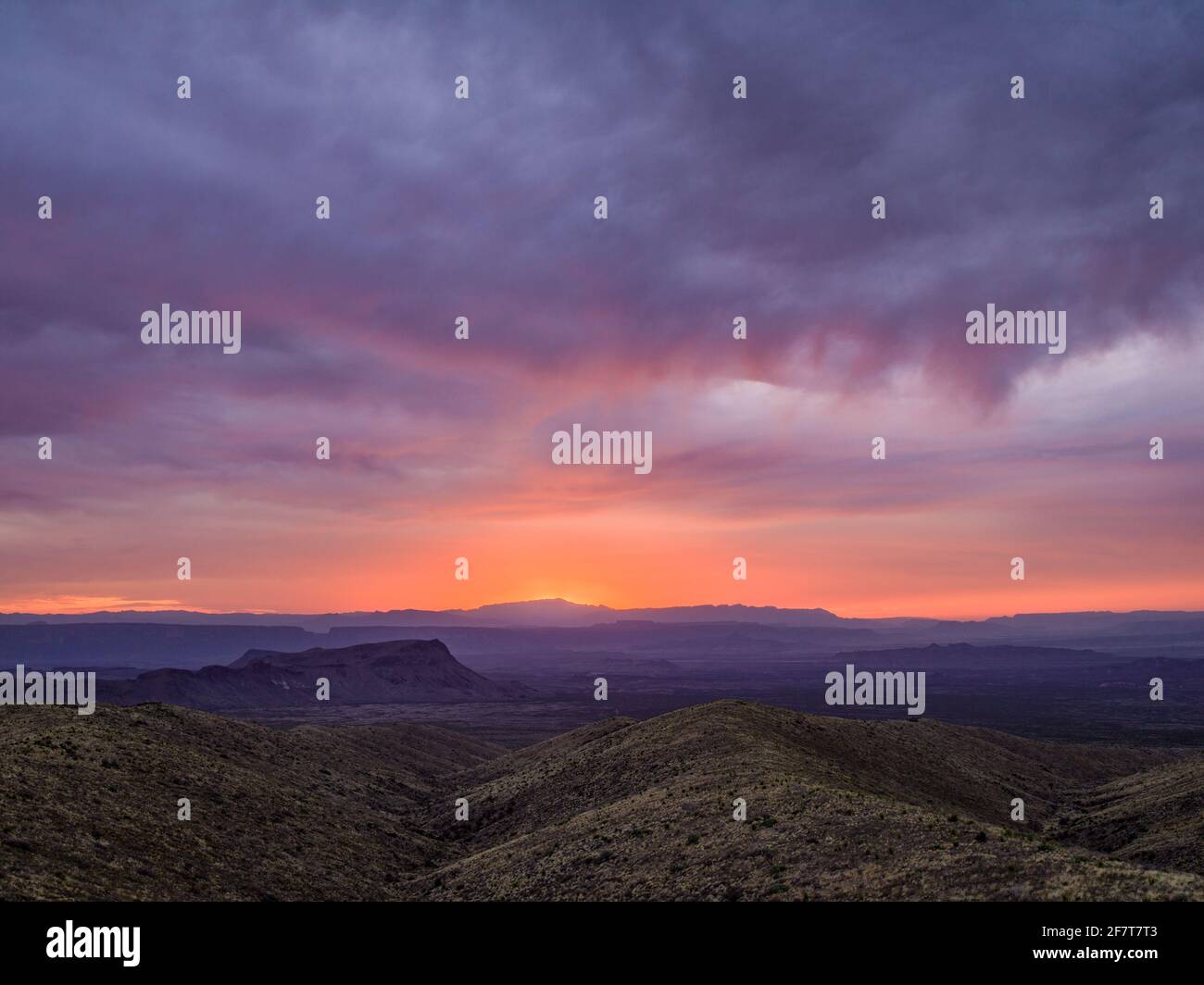 Sonnenuntergang über den Bergen im Big Bend National Park, TX Stockfoto